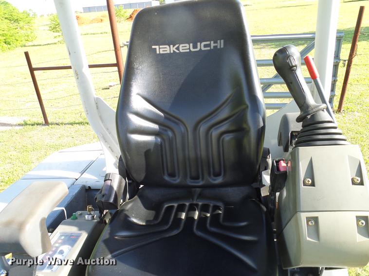 image for item DD8172 2013 Takeuchi TB228 mini excavator