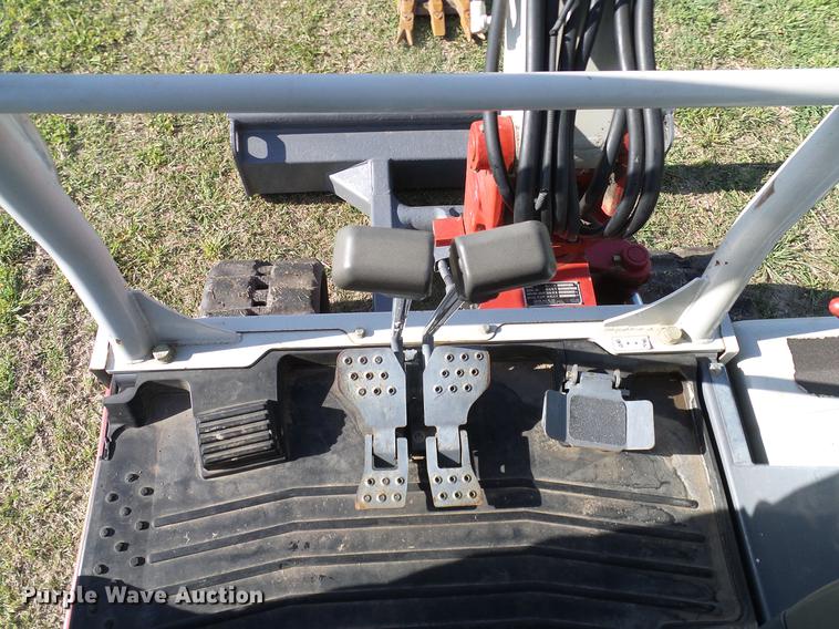 image for item DD8172 2013 Takeuchi TB228 mini excavator
