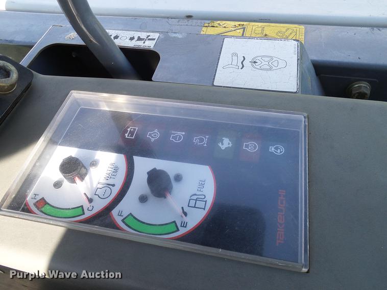 image for item DD8172 2013 Takeuchi TB228 mini excavator