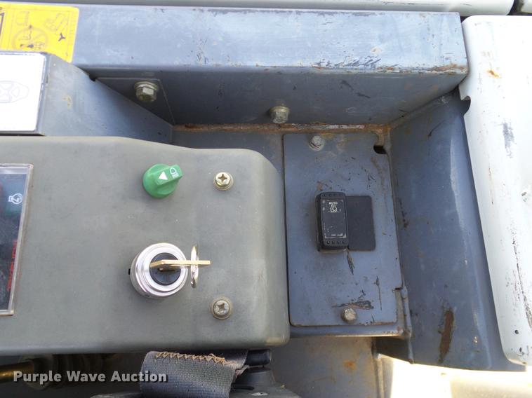 image for item DD8172 2013 Takeuchi TB228 mini excavator