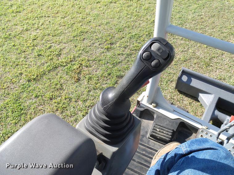 image for item DD8172 2013 Takeuchi TB228 mini excavator