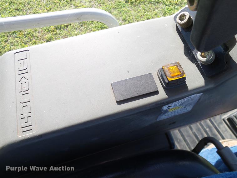 image for item DD8172 2013 Takeuchi TB228 mini excavator