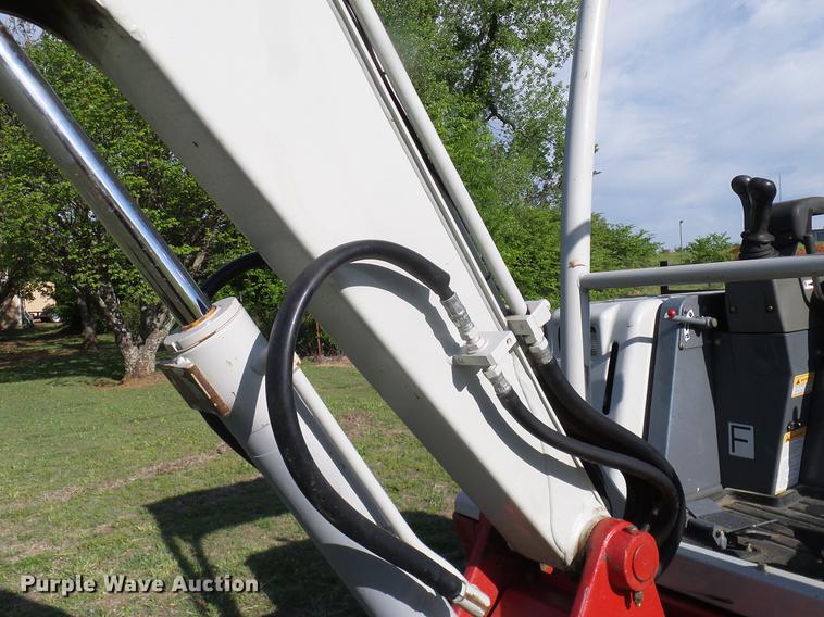 image for item DD8172 2013 Takeuchi TB228 mini excavator