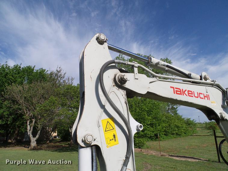image for item DD8172 2013 Takeuchi TB228 mini excavator