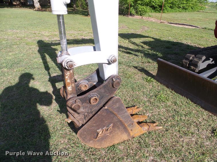 image for item DD8172 2013 Takeuchi TB228 mini excavator