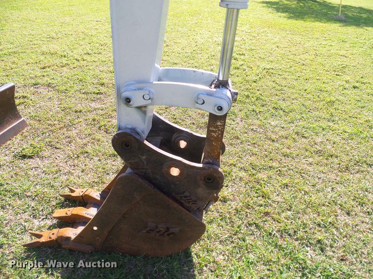 image for item DD8172 2013 Takeuchi TB228 mini excavator