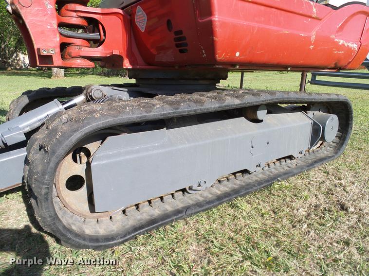 image for item DD8172 2013 Takeuchi TB228 mini excavator