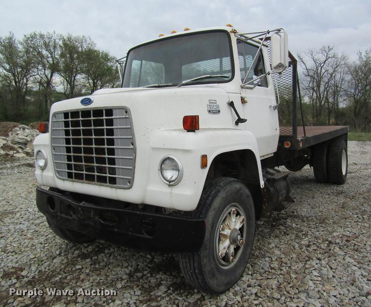 image for item DD8416 1985 Ford 8000 flatbed truck