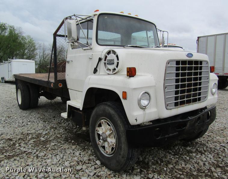 image for item DD8416 1985 Ford 8000 flatbed truck