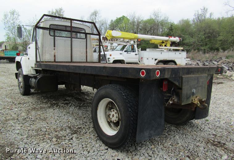 image for item DD8416 1985 Ford 8000 flatbed truck
