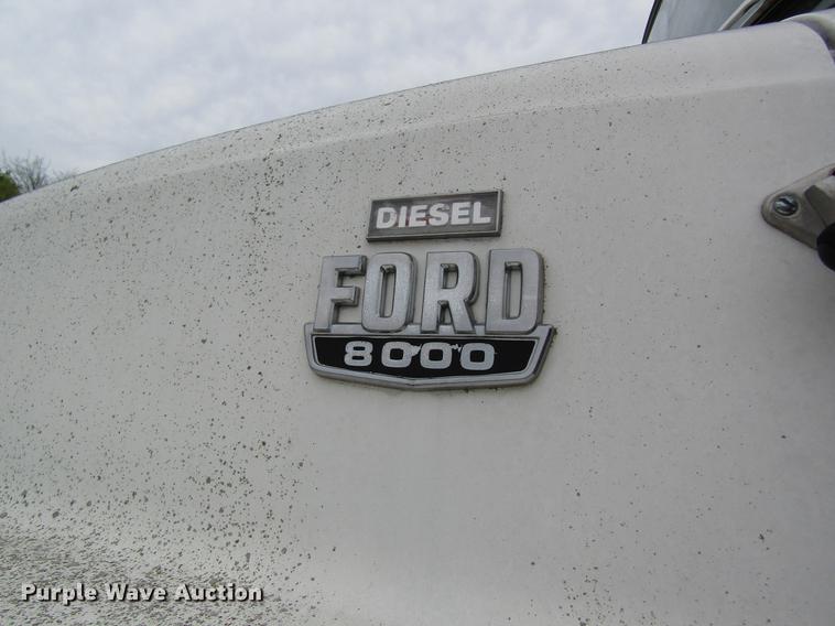 image for item DD8416 1985 Ford 8000 flatbed truck