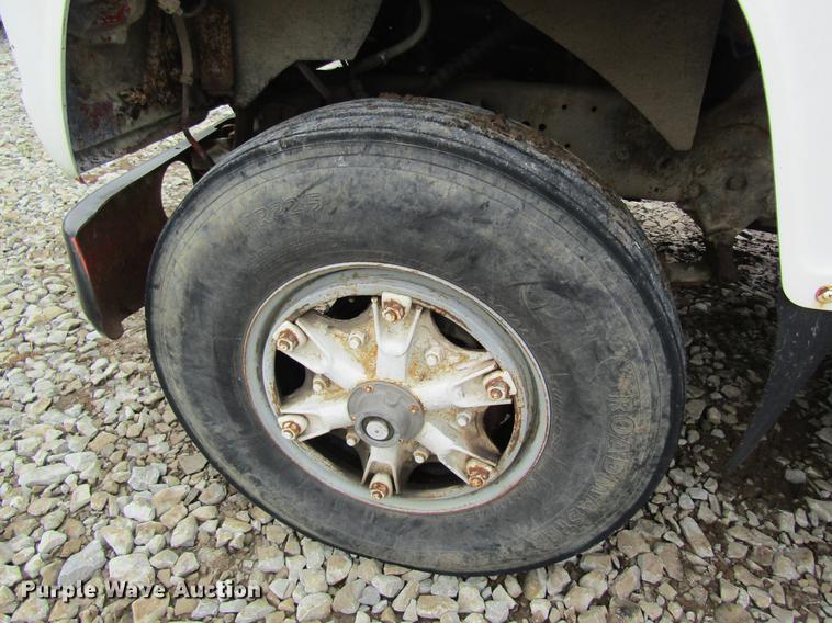 image for item DD8416 1985 Ford 8000 flatbed truck