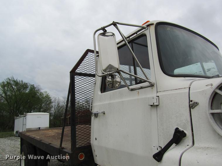 image for item DD8416 1985 Ford 8000 flatbed truck