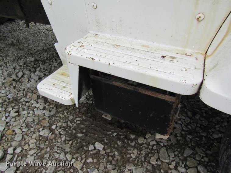 image for item DD8416 1985 Ford 8000 flatbed truck