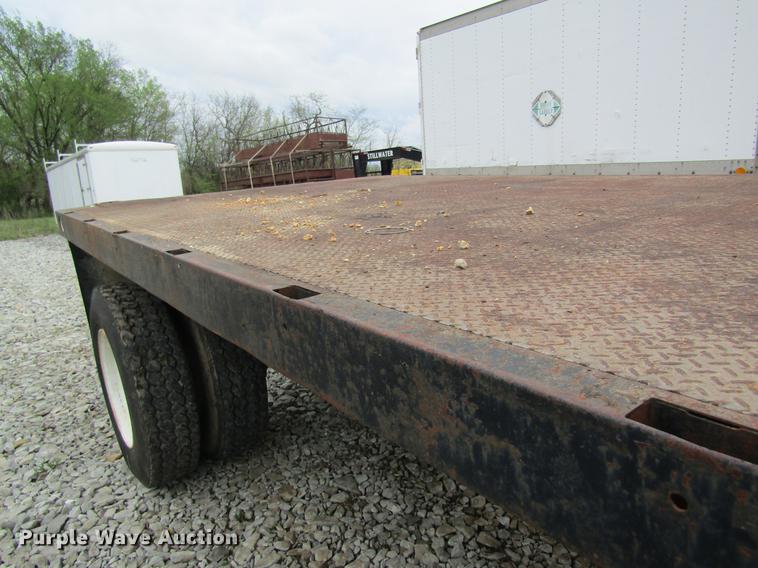 image for item DD8416 1985 Ford 8000 flatbed truck