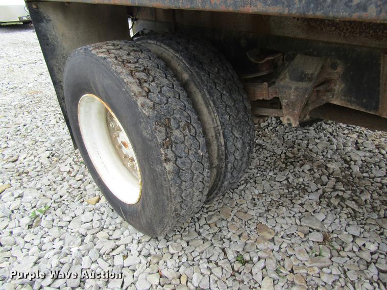 image for item DD8416 1985 Ford 8000 flatbed truck