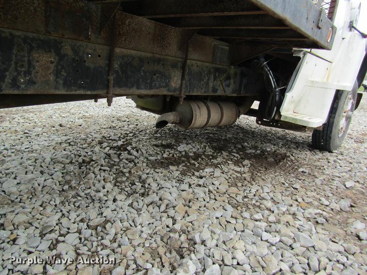 image for item DD8416 1985 Ford 8000 flatbed truck