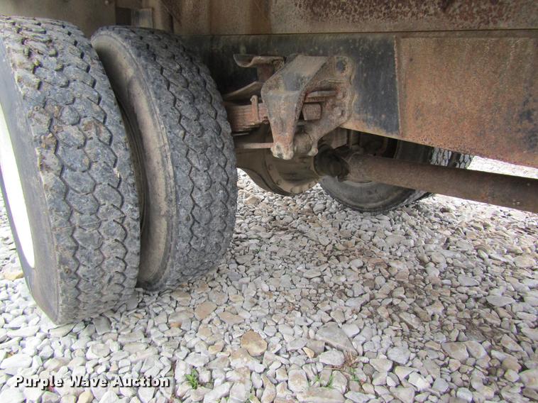 image for item DD8416 1985 Ford 8000 flatbed truck