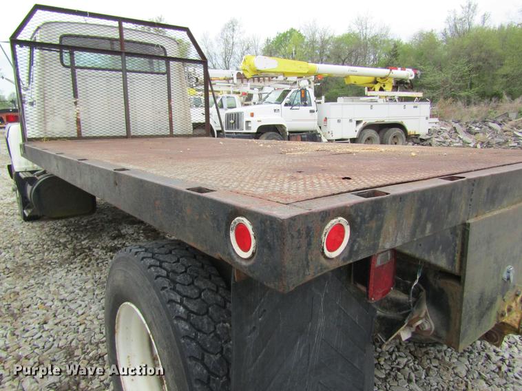 image for item DD8416 1985 Ford 8000 flatbed truck