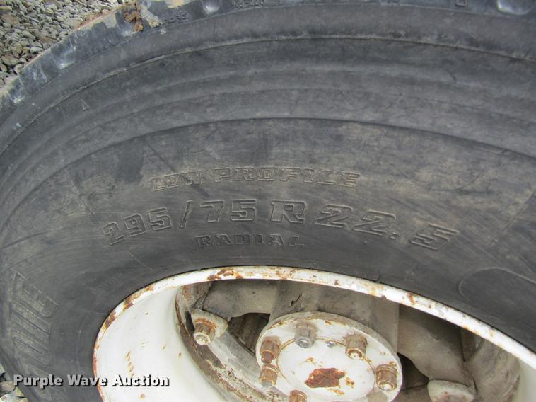 image for item DD8416 1985 Ford 8000 flatbed truck