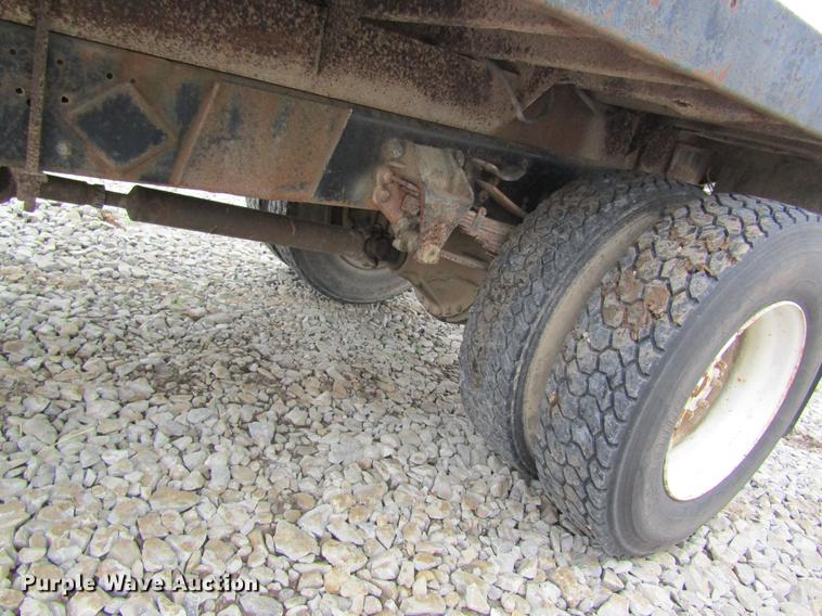 image for item DD8416 1985 Ford 8000 flatbed truck