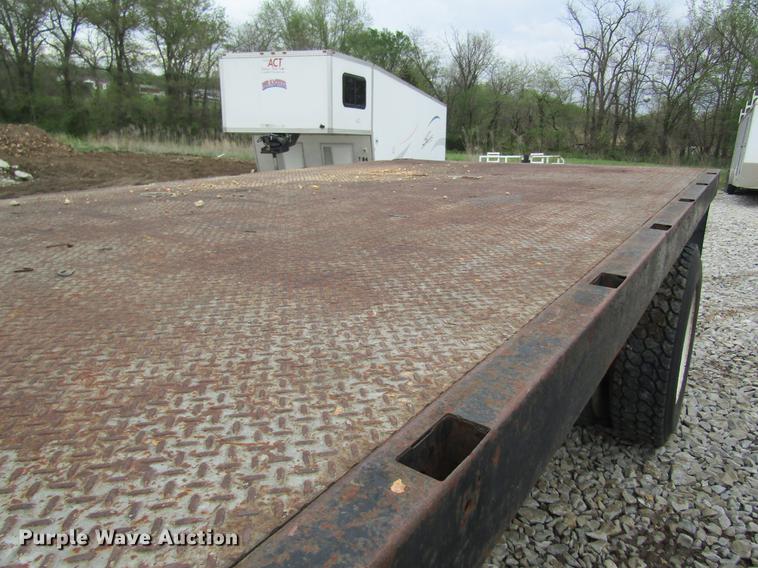 image for item DD8416 1985 Ford 8000 flatbed truck