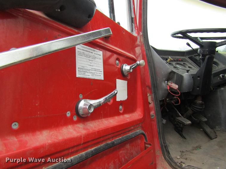 image for item DD8416 1985 Ford 8000 flatbed truck