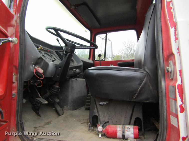 image for item DD8416 1985 Ford 8000 flatbed truck