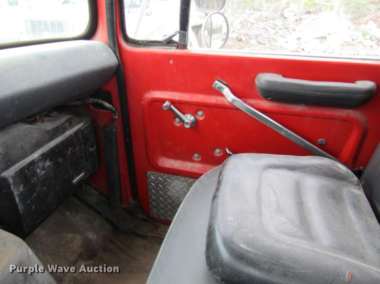 image for item DD8416 1985 Ford 8000 flatbed truck