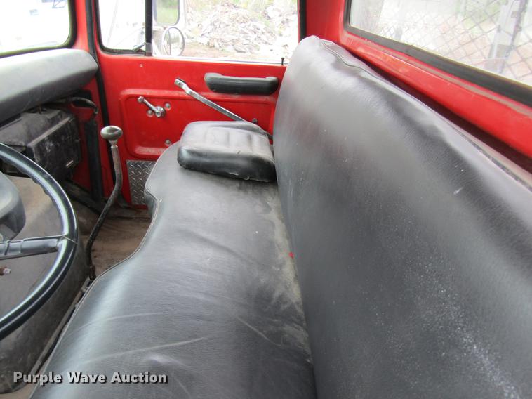 image for item DD8416 1985 Ford 8000 flatbed truck