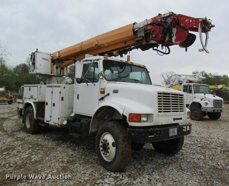 image for item DD8418 1996 International 4800 digger derrick truck