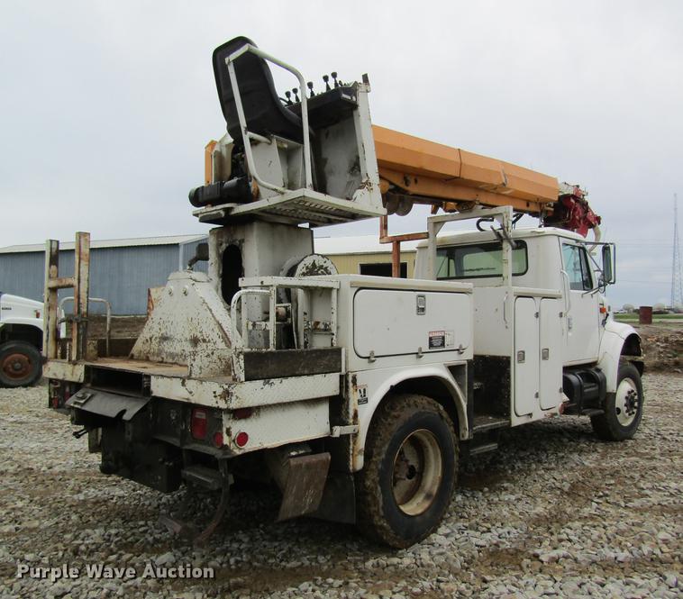 image for item DD8418 1996 International 4800 digger derrick truck