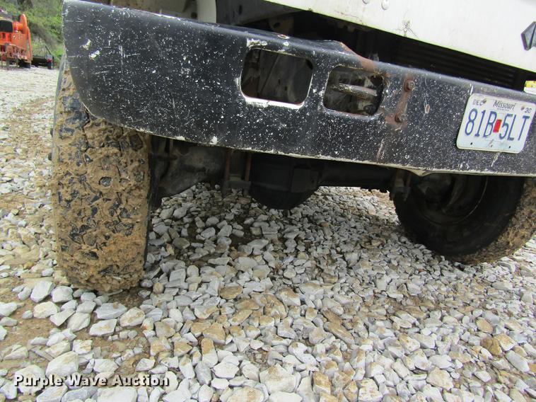 image for item DD8418 1996 International 4800 digger derrick truck