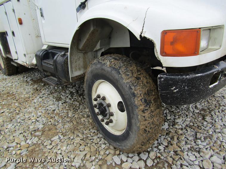image for item DD8418 1996 International 4800 digger derrick truck