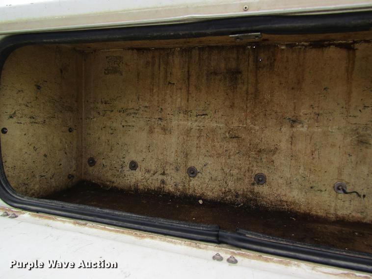 image for item DD8418 1996 International 4800 digger derrick truck