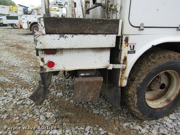 image for item DD8418 1996 International 4800 digger derrick truck