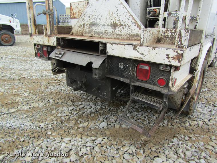 image for item DD8418 1996 International 4800 digger derrick truck