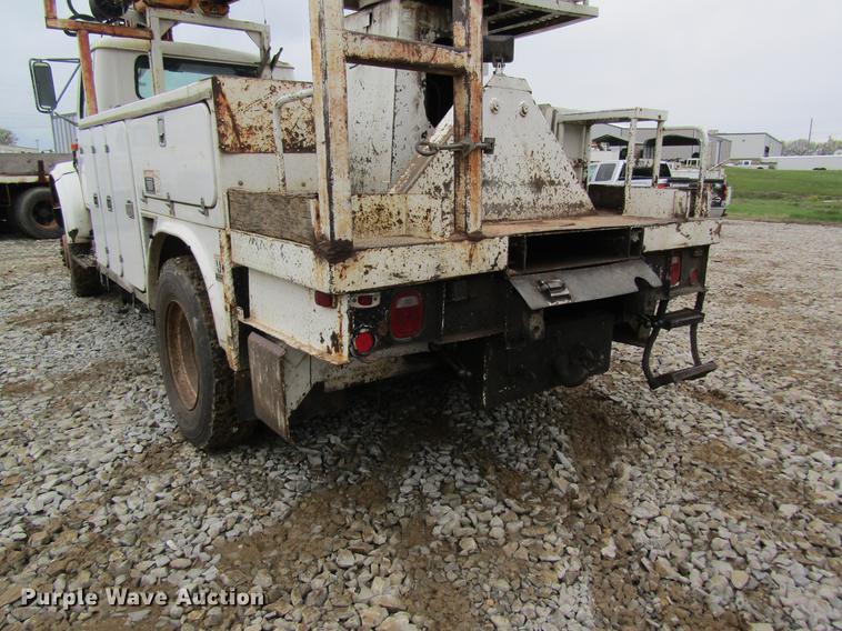 image for item DD8418 1996 International 4800 digger derrick truck
