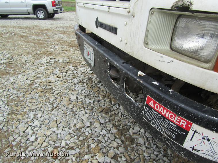 image for item DD8418 1996 International 4800 digger derrick truck