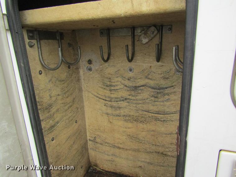 image for item DD8418 1996 International 4800 digger derrick truck