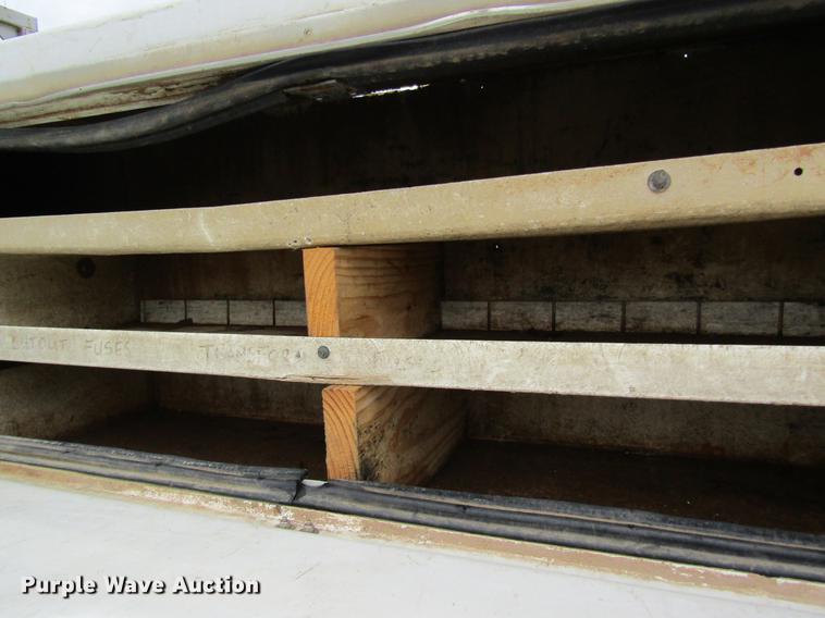 image for item DD8418 1996 International 4800 digger derrick truck