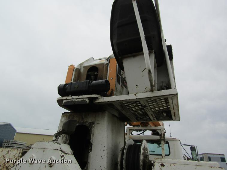 image for item DD8418 1996 International 4800 digger derrick truck