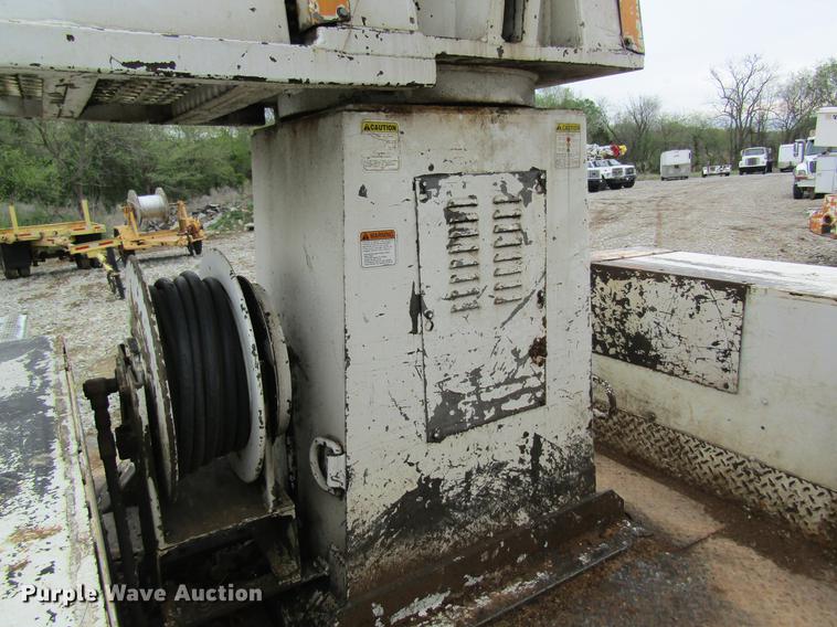 image for item DD8418 1996 International 4800 digger derrick truck