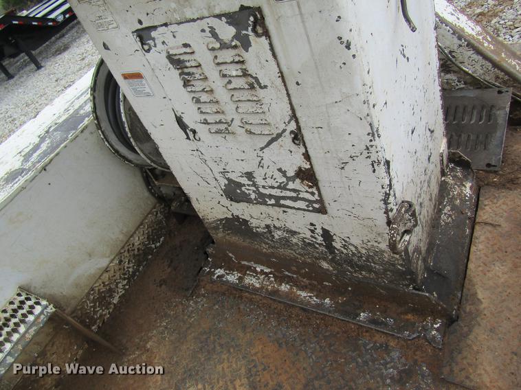 image for item DD8418 1996 International 4800 digger derrick truck