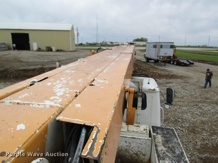 image for item DD8418 1996 International 4800 digger derrick truck