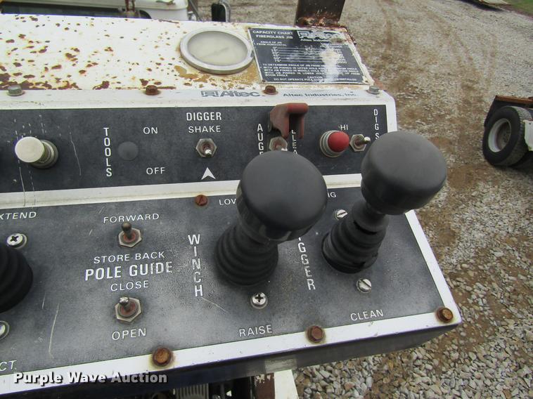 image for item DD8418 1996 International 4800 digger derrick truck