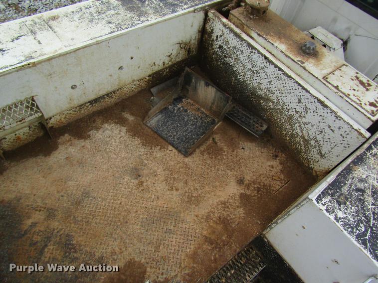 image for item DD8418 1996 International 4800 digger derrick truck