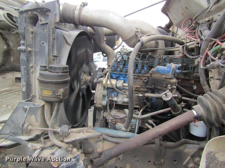 image for item DD8418 1996 International 4800 digger derrick truck