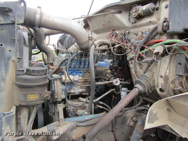 image for item DD8418 1996 International 4800 digger derrick truck