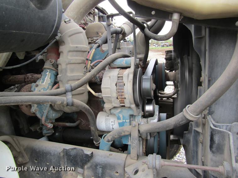 image for item DD8418 1996 International 4800 digger derrick truck